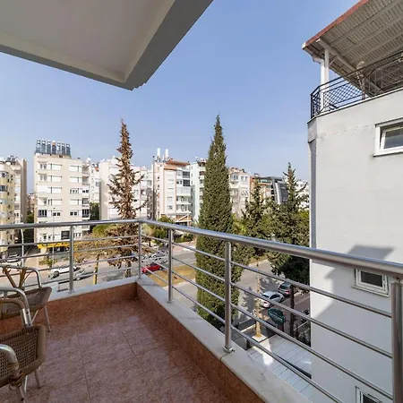 Lovely Apartment With Terrace And View In Konyaalti Apartamento Antália