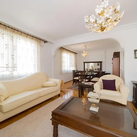 Lovely Apartment With Terrace And View In Konyaalti Apartamento Antália